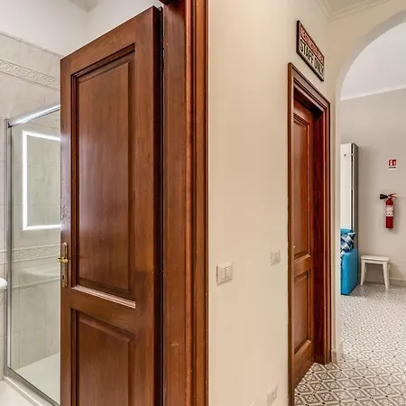 Rhome Colosseum 公寓 *